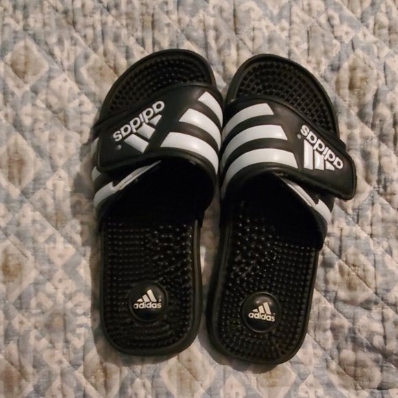 adidas sliders size 6